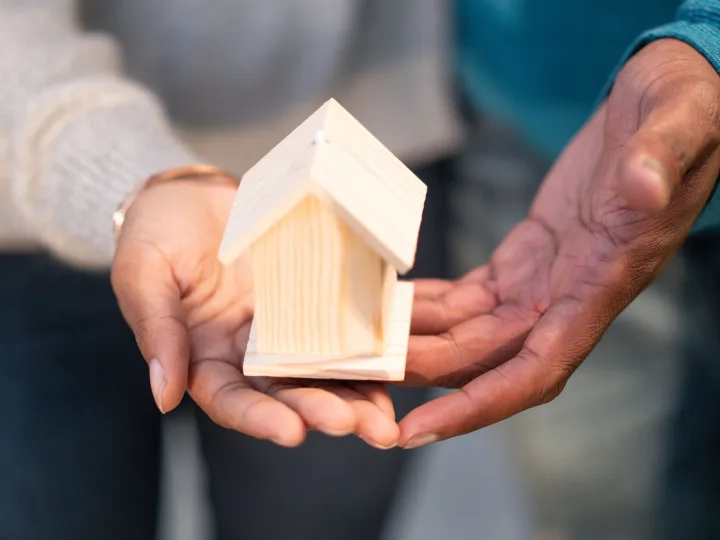 Casa construída no terreno da família, ilustrando disputa de herança sobre imóvel